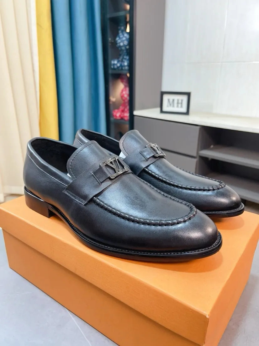 Men's Men's Shoes 💰458🌹🌹Niuli [LV] Louis Vuitton's new open-edge pigskin shoes are the most popular classic. Synchronized with the official website, the upper adopts Italian imported upper embossing➕comfortable cowhide lining, fashionable atmosphere, unique brand and unique craftsmanship. Highlighting the hot style of the new year. Stop hesitating, stop wandering, get it now. Code number: 38--44